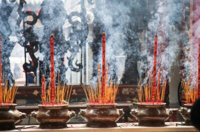 天后宮（ティエンハウ廟）の線香と煙